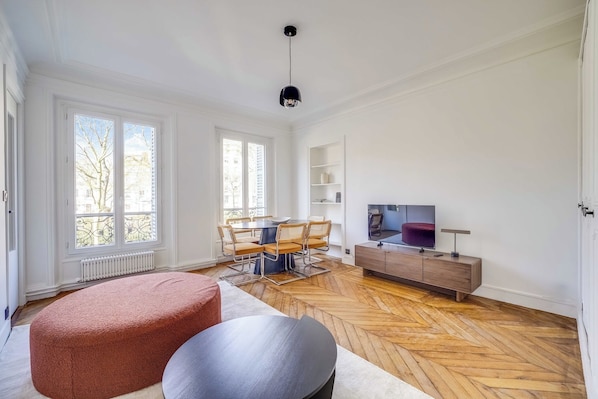 Living area - Modern Appt - 2BDR/ 4P - Bastille / Marais (Paris)