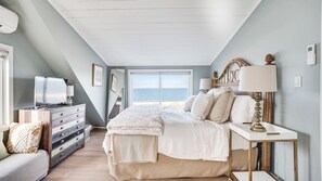 3 bedrooms, iron/ironing board, Internet, bed sheets - Charming Southampton waterfront retreat with stunning Peconic Bay views (Southampton)