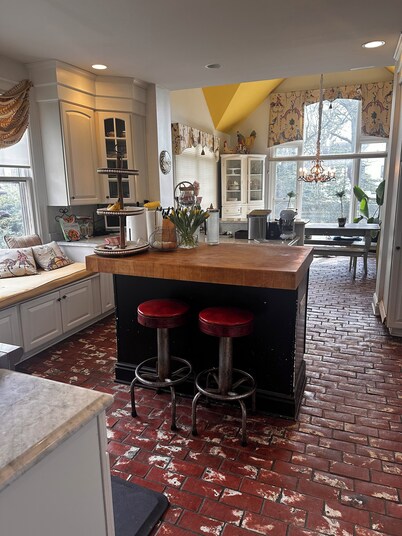 Adorable French Country 4-bedroom house in Sewickley.