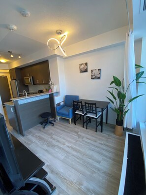 Interior - Comfy Condo near Heart of Richmond Hill (Richmond Hill)