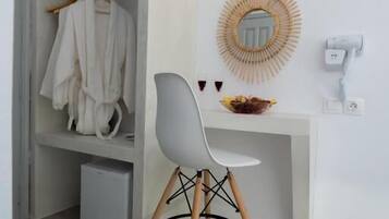 Suite, 2 Bedrooms, Balcony | Interior