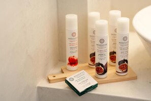 Suite, 2 Schlafzimmer, Balkon | Badezimmerausstattung