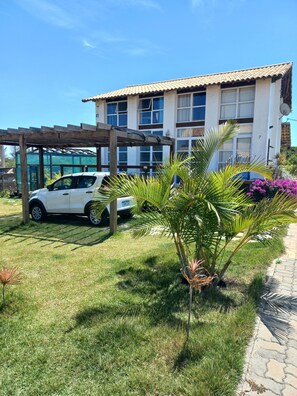 Property grounds - Cozy house surrounded by nature, close to the beach and lagoon in Arraial do Cabo. (Arraial do Cabo)