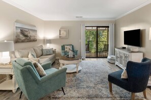 Living area -  2BR Villa w/ Pool • Walk to Coligny Beach, Dining, Shops & Park! (Hilton Head Island)