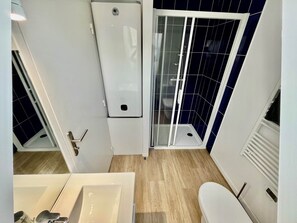 Bathroom - Le Mandragot: Studio No. 5 (BEDOUS)