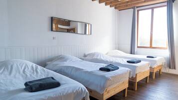 8 habitaciones y ropa de cama