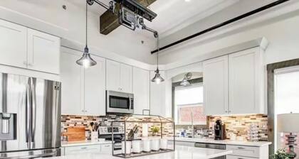 Middle of Main Street LOFT
Downtown Blue Ridge
2 Master Suites