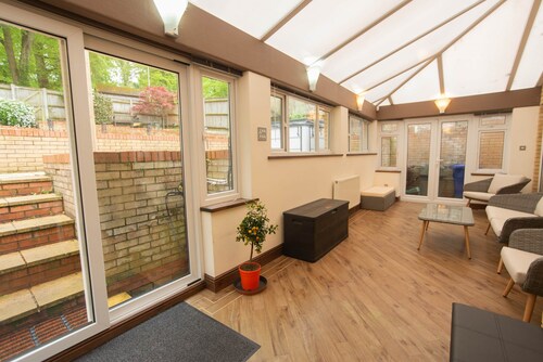 The Forest House-4 bed, 2.5 bath House w/ Hot Tub!