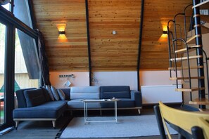 Deluxe-bungalow - udsigt til have | Opholdsområde