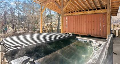 West Charmer 5-10min to Main Attractions â Fully Fenced acre and Hot Tub