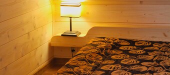 Comfortable Holiday Cottages Right by the Lake