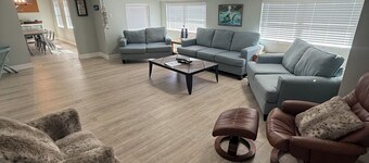 Spacious 5-bedroom house in peaceful Horseshoe Beach with AC. Multi-Family Ready