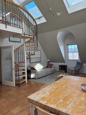 Interior - Light-filled treetop apartment close to downtown Greenfield and Highland Park (Greenfield)