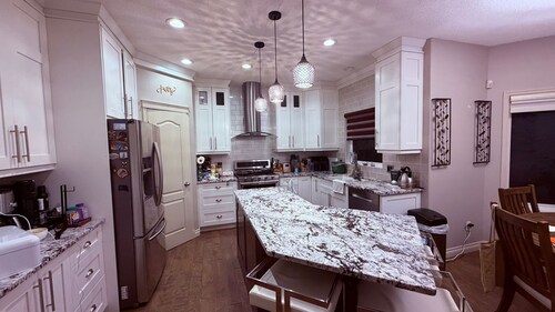 Cozy, Immaculate family home in an upmarket safe neighborhood. 10mins from WEM