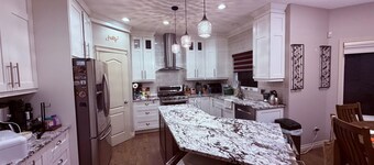 Cozy, Immaculate family home in an upmarket safe neighborhood. 10mins from WEM