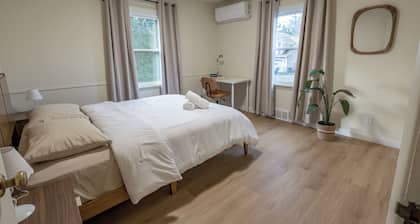 Spacious 7BR 4BA Home - Game Room - AC/Heat - 20 min to Airport