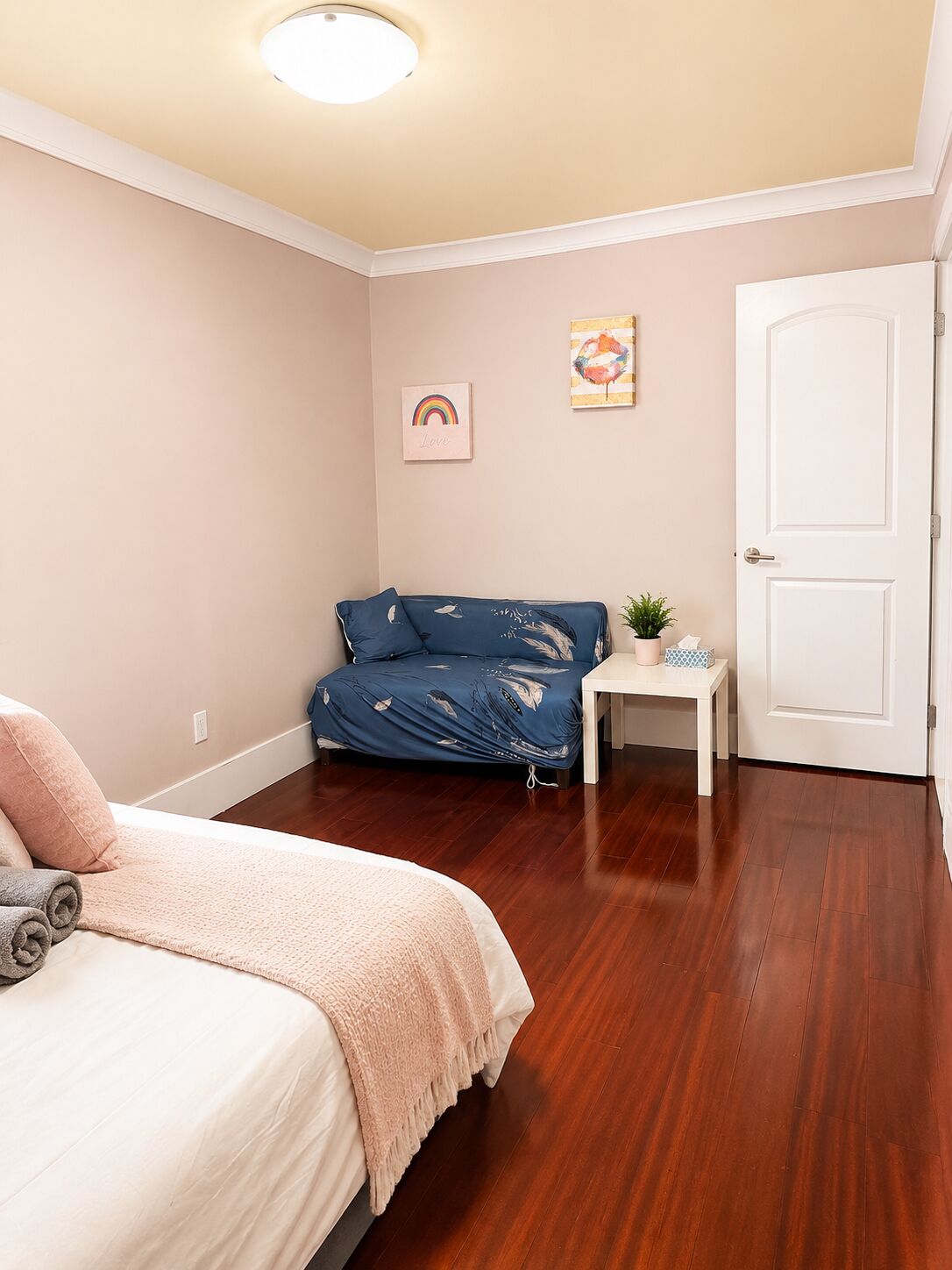 2 bedrooms, iron/ironing board, WiFi (free), bed sheets