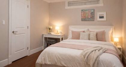 Stylish 2BR Suite 2 Queen Beds 15 Min to YVR