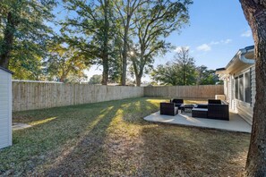 Terrace/patio - 4BR Retreat | 5 beds | Backyard | Sleeps 10 (Fort Walton Beach)