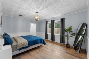Desk, WiFi - 4BR Retreat | 5 beds | Backyard | Sleeps 10 (Fort Walton Beach)