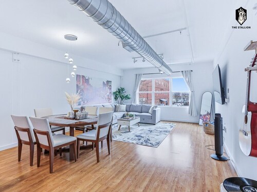 Modern Spacious Loft in Downtown