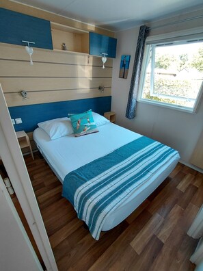2 bedrooms, iron/ironing board - Two-bedroom mobile home at the Sainte Eulalie en Born municipal campsite (Sainte-Eulalie-en-Born)