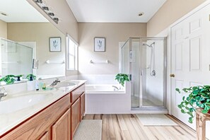 Hair dryer, towels - 3BR | Screened Pool | 5-Game Room | Lake 9-Min Walk | 10 Min Disney | Sleeps 9 (Davenport)