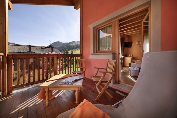 Superior-Doppel- oder -Zweibettzimmer, Balkon, Bergblick | Terrasse/Patio