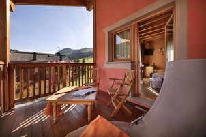 Camera Superior con letto matrimoniale o 2 letti singoli, balcone, vista montagna | Terrazza/patio