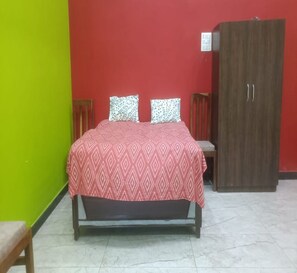 Desk, free WiFi - Hotel AramNest (Raebareli)