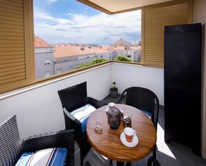 Outdoor dining - Apartment Luz Split, private parking spot in the garage (Split)