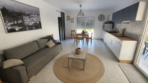 Between Vineyards & the Sea – Air-Conditioned Vacation Rental •Garden • 7 people • Near Pézenas & the beaches