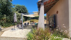 Terrace/patio - Between Vineyards & the Sea – Air-Conditioned Vacation Rental with a Garden • 8 people • Near Pézenas (Alignan-du-Vent)