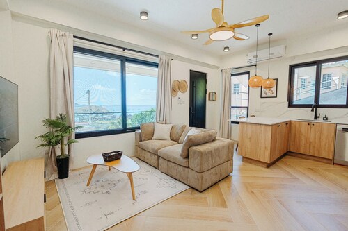 Nutmeg Nook, Stylish 1BR Home - Central St George