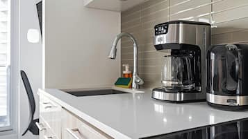 Classic Studio, City View | Private kitchen