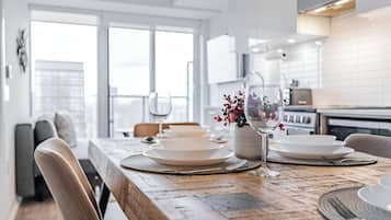 Family Condo, 1 Bedroom, Balcony, City View | Dining room