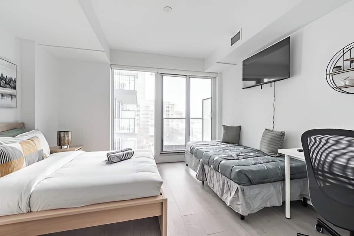 Studiosvit Club - utsikt mot staden | Vardagsrum