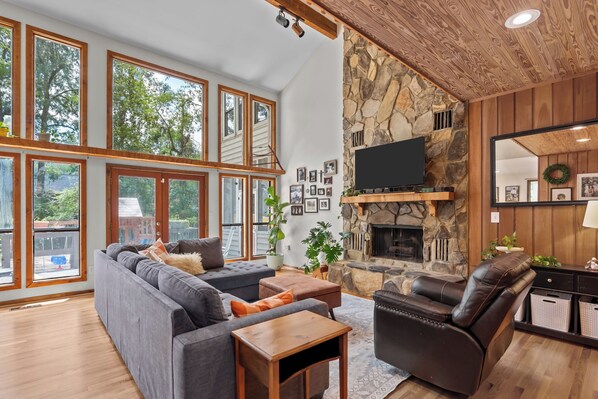 Smart TV - Cozy modern style home 4.4 miles from Augusta National (Augusta)
