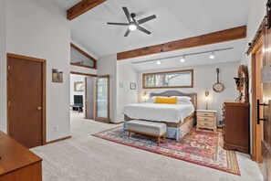 4 bedrooms, iron/ironing board, WiFi, bed sheets - Cozy modern style home 4.4 miles from Augusta National (Augusta)