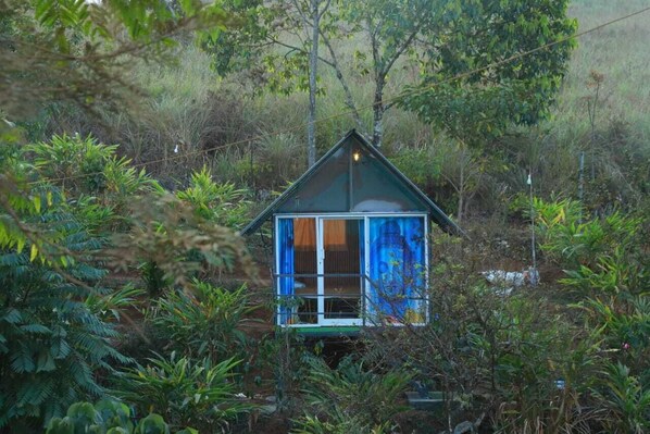 컴포트 텐트, 발코니 | 외관