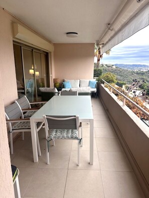 Outdoor dining - MANDELIEU 62 M2 EXCEPTIONAL VIEW SECURE ESTATE POOL WITH TERRACE (Mandelieu-la-Napoule)