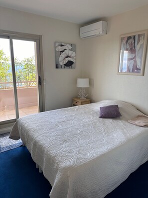 1 bedroom, iron/ironing board, Internet, bed sheets - MANDELIEU 62 M2 EXCEPTIONAL VIEW SECURE ESTATE POOL WITH TERRACE (Mandelieu-la-Napoule)