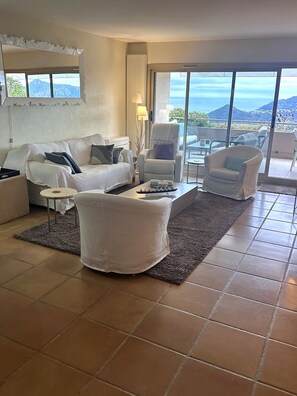 Living area - MANDELIEU 62 M2 EXCEPTIONAL VIEW SECURE ESTATE POOL WITH TERRACE (Mandelieu-la-Napoule)