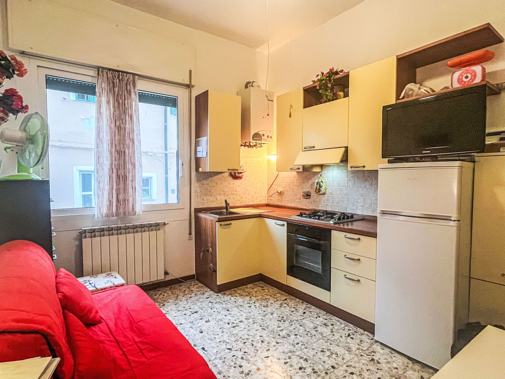 Fridge, oven, cookware/dishes/utensils