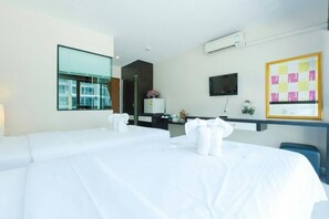 Chambre Standard double, vue sur la ville | Coffre-fort, accès au Wi-Fi (inclus)