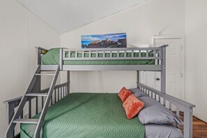 A bunk bed with a ladder, a green quilted mattress, and a pillow. - Thistlewood Cottage - Screen Porch | Fireplace | Golf | Pool Pass | Woods Resort | Grill (Hedgesville)