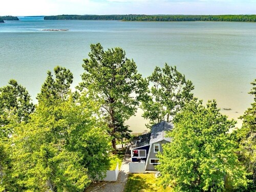 The Clamdigger Cottage, a peaceful Downeast waterfront retreat