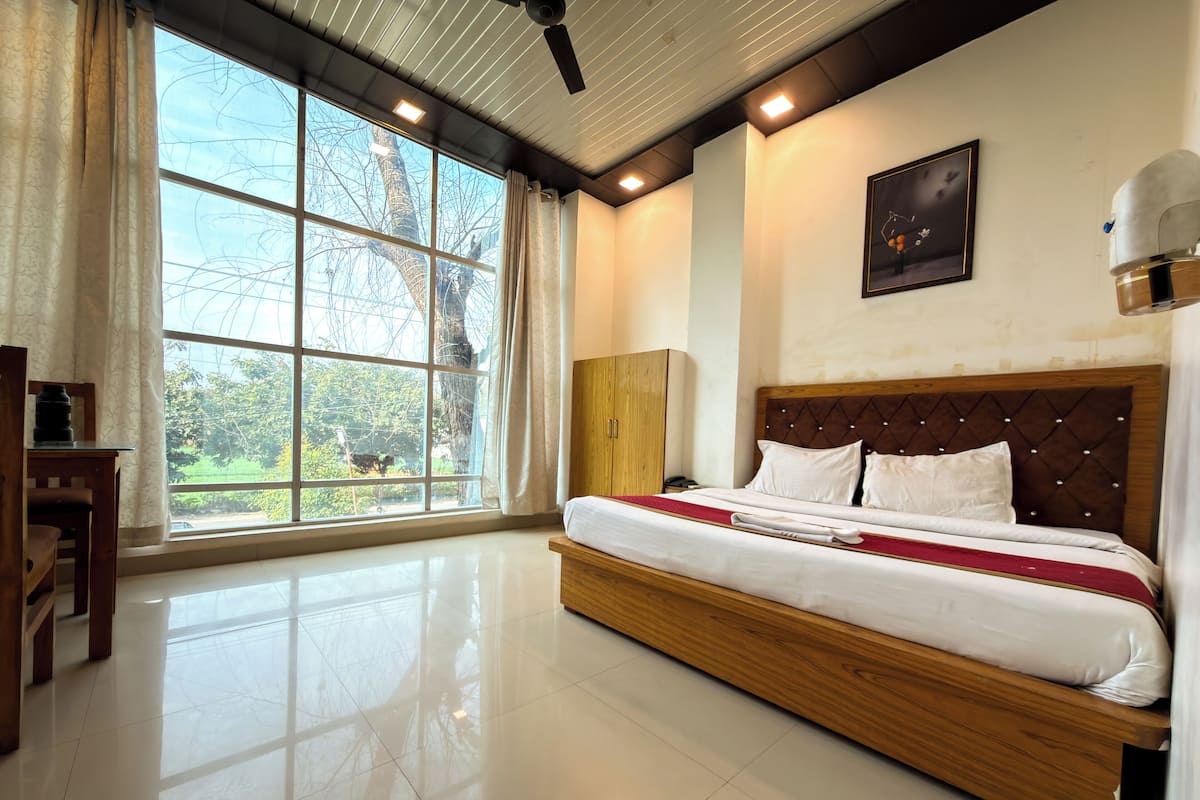 Deluxe Double Room, City View