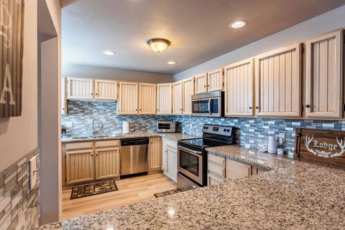 C3 On The Tee - 2 Bed Condo on the Golf Course