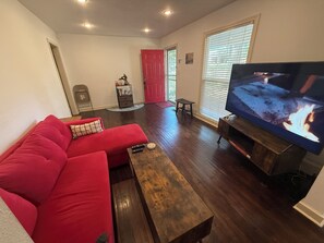 Living area - Gold House (Jackson)